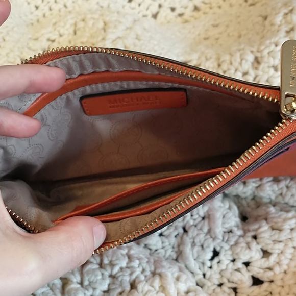 Michael Kors wristlet - Picture 2 of 3